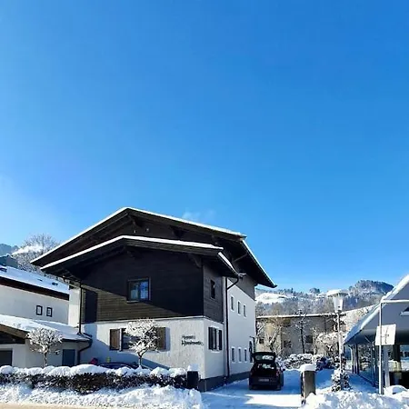 Haus Pankratz شقة